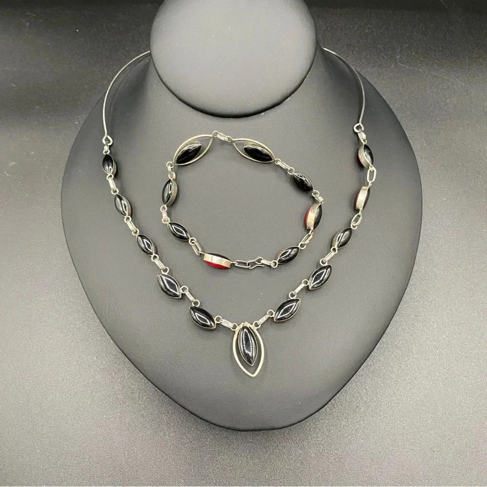 Vintage Art Deco Reversible Red and Black Teardrop Necklace and Bracelet Set - Picture 2 of 16